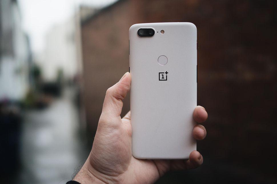 الإعلان الرسمي عن الإصدار الرملي لـ جوال ون بلس 5T بأعداد محدودة