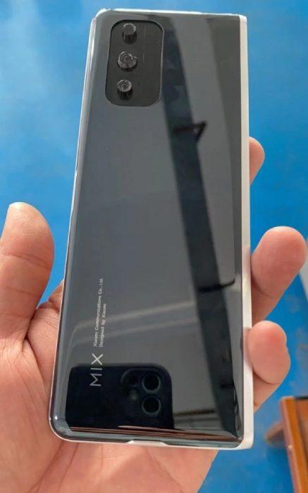 صور حية تكشف عن هاتف شاومي القابل للطي Mi Mix
