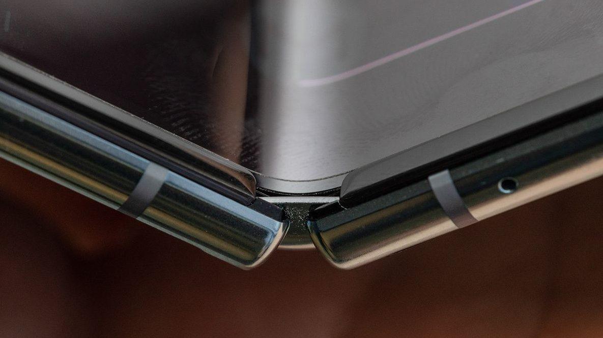 شاشة Galaxy Fold تتعرض للإنكسار بعد يوم واحد فقط