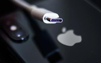 “أبل” تختبر نماذج لأجهزتها المستقبلية المزودة بمنفذ شحن USB-C