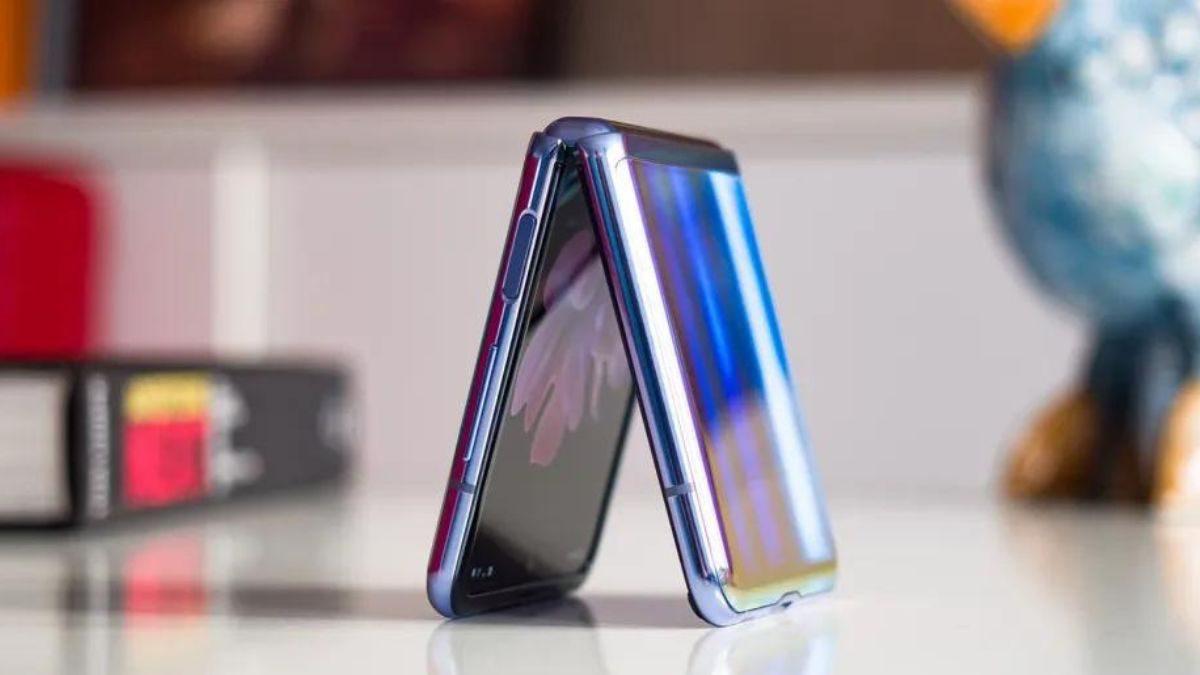 سامسونج تدعم Galaxy Z Flip4 بتصميم أكبر لغطاء الشاشة