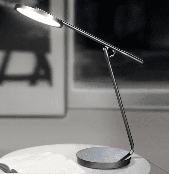 لينوفو تعلن عن YOGA L5 Table Lamp بقاعدة شحن لاسلكية بقوة 10 واط