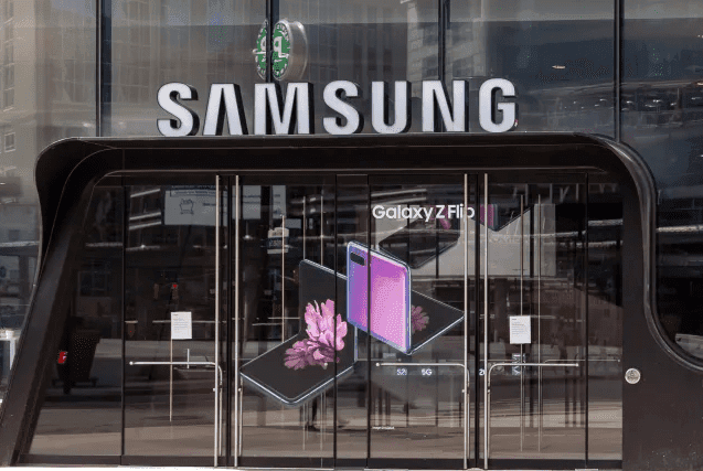 سامسونج تسجل زيادة بنسبة 12 في المائة في الأرباح ولكنها تحذر من ضعف الطلب على الأجهزة المحمولة وأجهزة الكمبيوتر