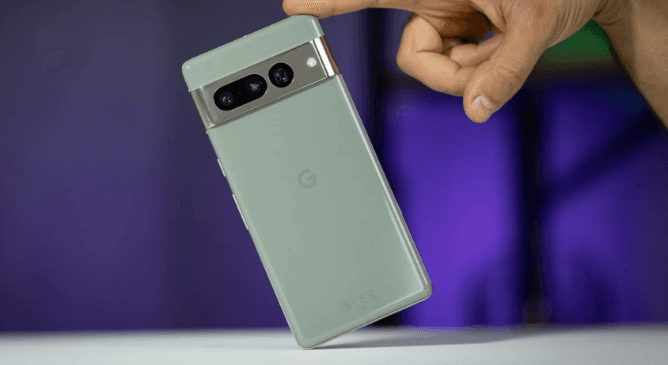 بعض مستخدمي هواتف Pixel 7 لا يمكنهم تثبيت آخر تحديث لنظام Google Play