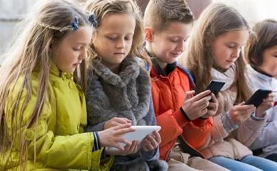 دراسة: أكثر من 1.6 مليون حساب على منصات التواصل لمستخدمين قاصرين