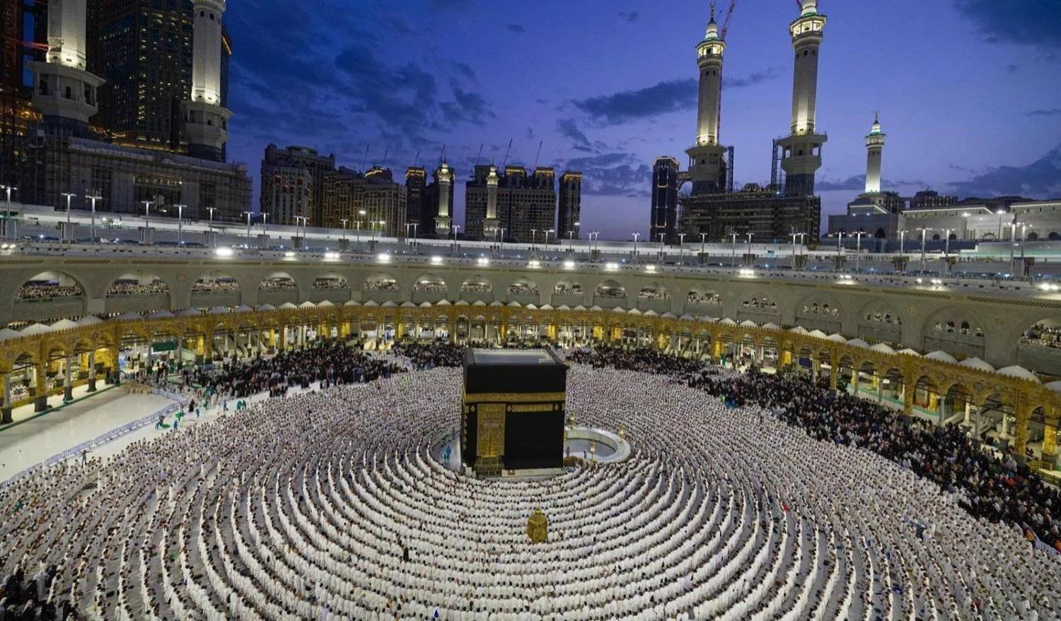 تعيين عدد من الأئمة بالحرمين الشريفين تأكيدًا للجهود الدؤوبة وعنايةً بالمنظومة الدينية