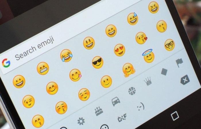 للتحميل المجاني تطبيق الإيموجي Emoji Me Animated Faces لهواتف الآيفون