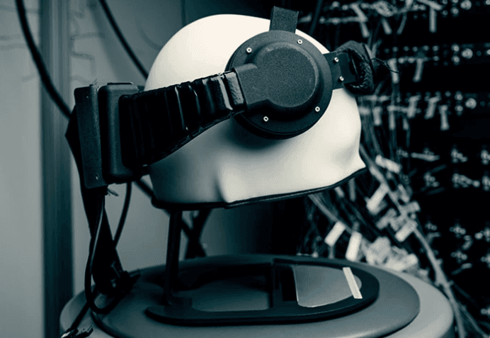 فيس بوك تعمل على تطوير جهاز يتيح للأشخاص كتابة المنشورات بالتفكير فقط