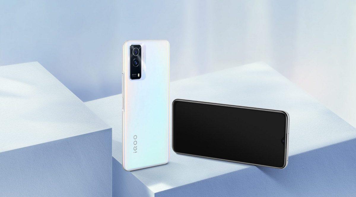 هاتف iQOO Z5x ينطلق غداً بمعدل تحديث 120Hz