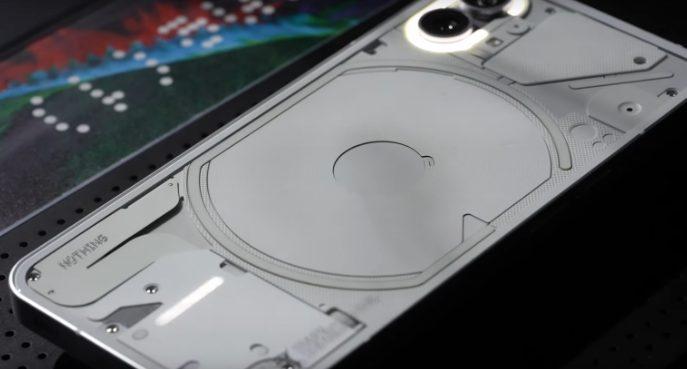 هاتف Nothing Phone (1) يأتي بإضاءة خلفية LED