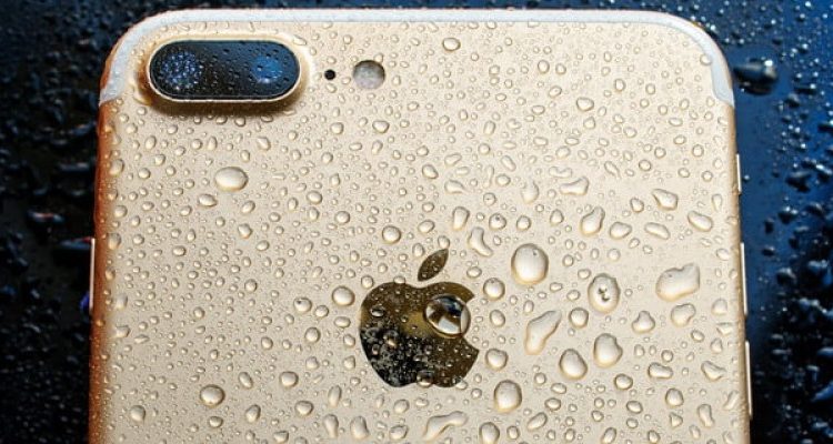iphone water - مدونة التقنية العربية
