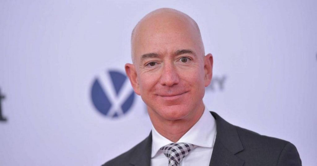 جيف بيزوس: أمازون ليست كبيرة على الفشل، ويكشف الحل الوحيد لتفادل الفشل 2 105178315 Jeff Bezos close up.1910x1000 162538 highres - مدونة التقنية العربية