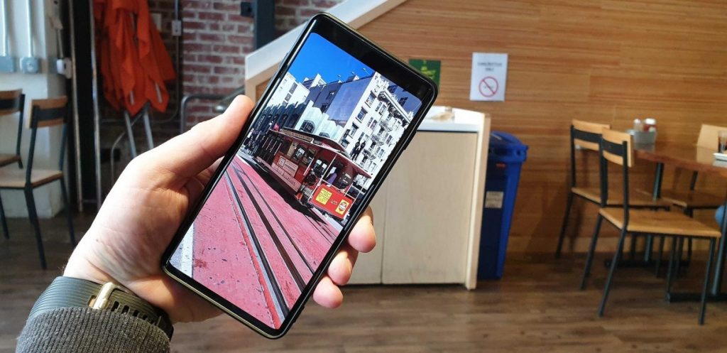 تعرف على كيفية إخفاء الكاميرا الأمامية في جوالات جالكسي S10 الجديدة 4 galaxy s10 hide notch 1 - مدونة التقنية العربية