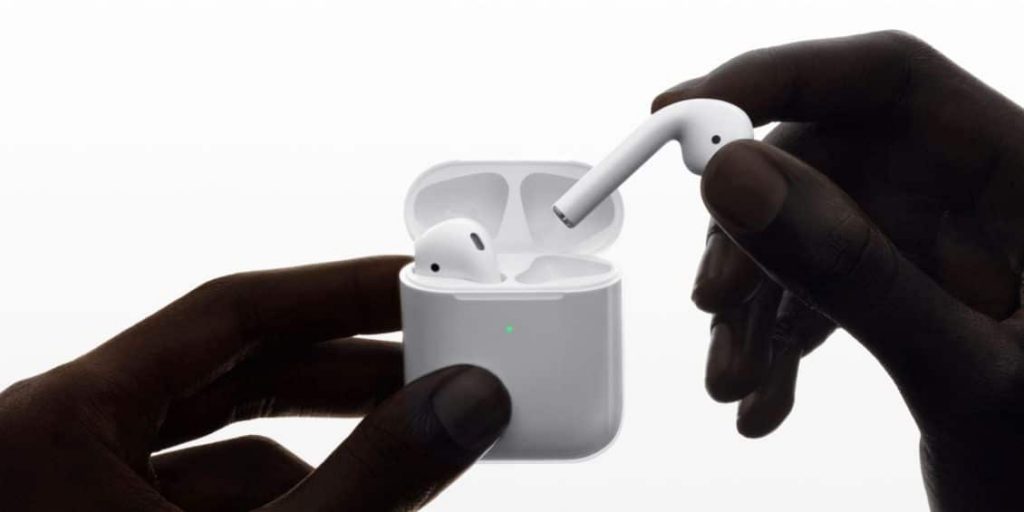 آبل تكشف رسمياً عن الجيل الثاني من سماعات AirPods اللاسلكية بمزايا جديدة 4 AirPods 2 hero - مدونة التقنية العربية