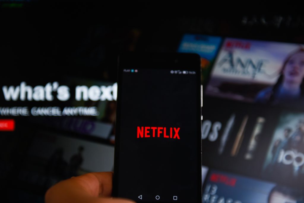 نتفلكس تختبر ميزة جديدة تساعدك عندما لا تعرف ما الذي تريد مشاهدته 4 netflix testing ads - مدونة التقنية العربية