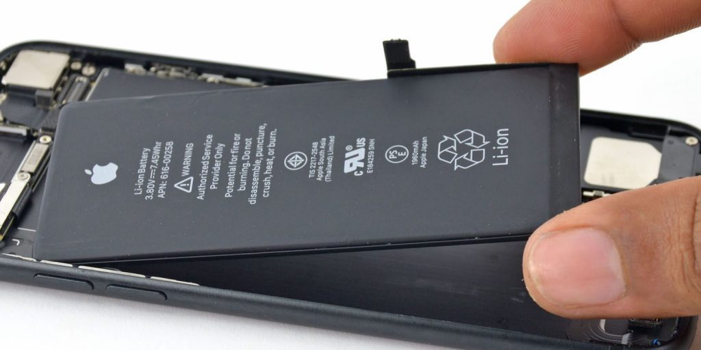 تقرير جديد يؤكد مبالغة آبل في تقدير عمر بطارية آيفون الخاصة بها 3 iphone7battery 1024x512 - مدونة التقنية العربية
