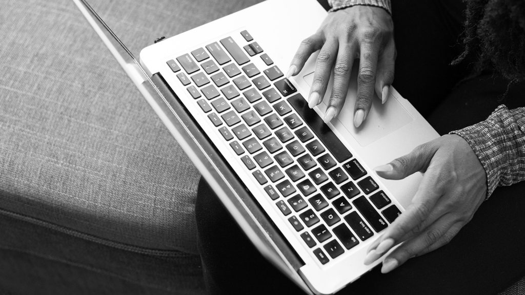 تطبيق Resume Builder, Resume Creator به نماذج كثيرة لصناعة السير الذاتية 5 This is how a midlevel resume should be 020517 - مدونة التقنية العربية