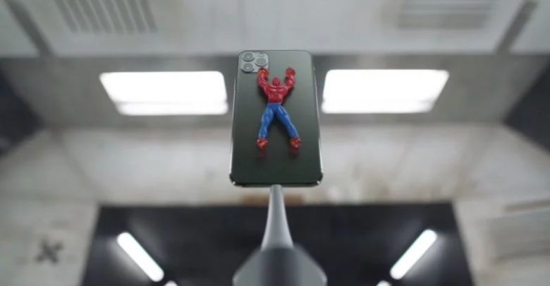 آبل تنشر اعلانات جديدة للترويج لمزايا كاميرا وقوة تحمل جوال ايفون 11 برو apple iphone 11 pro ad durability 780x405 - آبل تنشر اعلانات جديدة للترويج لمزايا كاميرا وقوة تحمل جوال ايفون 11 برو