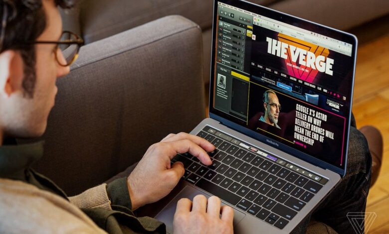 آبل قد تقوم بإطلاق العديد من حواسيب MacBook المزودة بمعالجات ARM في العام 2021 d8a2d8a8d984 d982d8af d8aad982d988d985 d8a8d8a5d8b7d984d8a7d982 d8a7d984d8b9d8afd98ad8af d985d986 d8add988d8a7d8b3d98ad8a8 macbook d8a7 5eb4122f411b5 780x470 - آبل قد تقوم بإطلاق العديد من حواسيب MacBook المزودة بمعالجات ARM في العام 2021