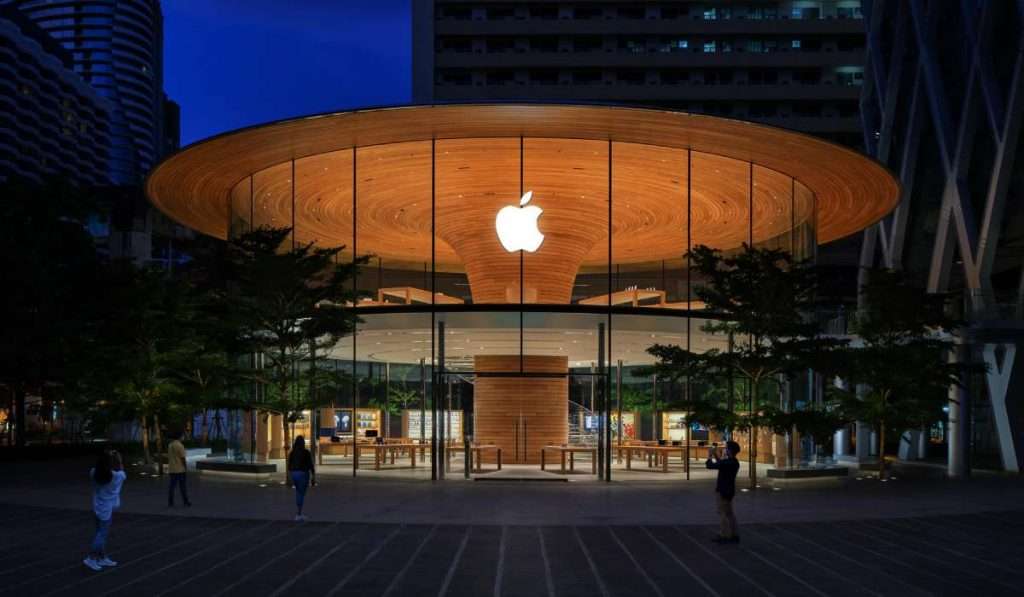 شركة آبل Apple تخطط للكشف عن iPhone SE 5G في مارس المقبل 3 ماذا يعني تقسيم سهم ابل إلى أربعة ؟ لماذا قسمت آبل سهمها؟
