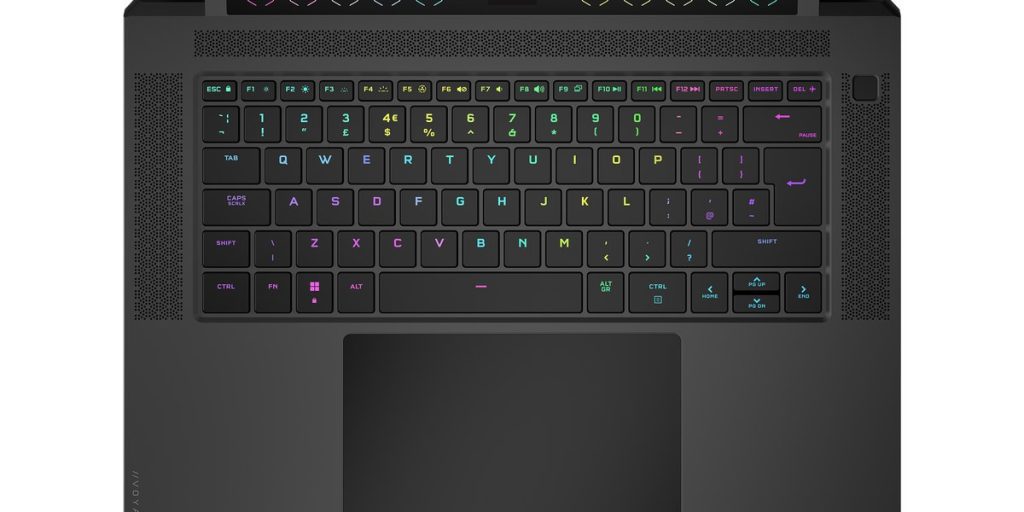 أول حاسب محمول مخصص للألعاب من Corsair يحتوي على شريط يعمل باللمس