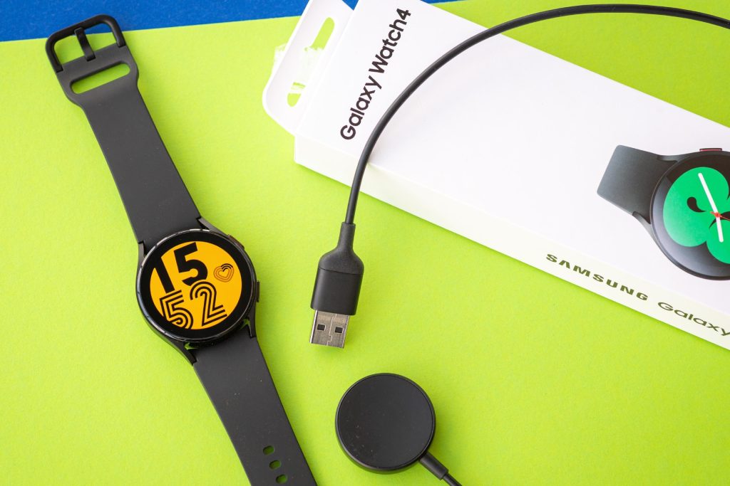 الشاحن اللاسلكي الخاص بساعة Galaxy Watch5 يحصل على شهادة RRA