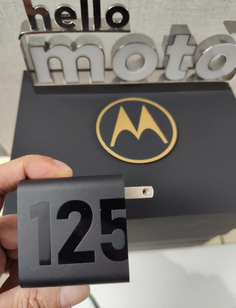 موتورولا تؤكد على دعم Moto X30 Pro لتقنية الشحن السريع بقدرة 125W