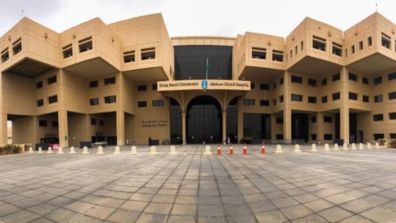 اعلان فتح باب القبول والتسجيل بجميع الكليات 1444 في جامعة الملك سعود.. تعرف على الأوراق المطلوبة وموعد. استقبال الطلبات