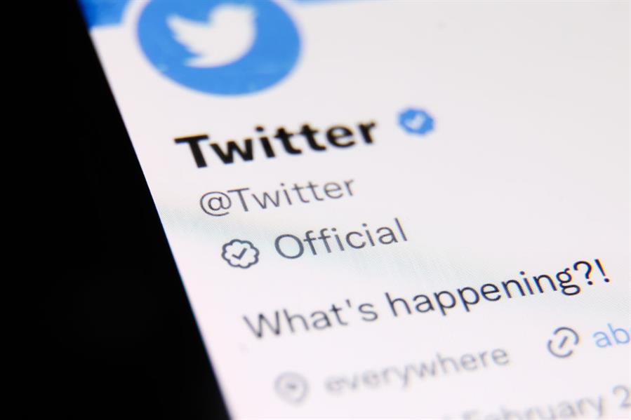 يعيد علامة رسمي بعد إلغائها بقرار من إيلون ماسك - "تويتر" يعيد علامة "رسمي" بعد إلغائها بقرار من إيلون ماسك
