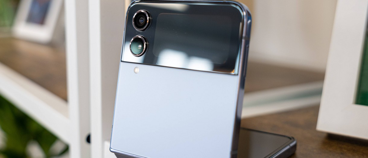 سامسونج تدعم هاتف Galaxy Z Flip5 القادم بشاشة أكبر في الغطاء الخارجي