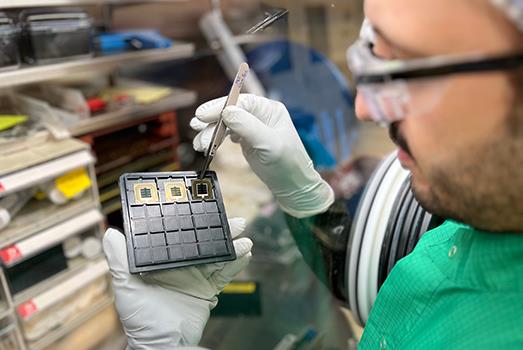 باحثو "كاوست" يطورون خلية شمسية ترادفية بكفاءة تحويل طاقة تتجاوز 33% 